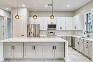 24 Medalist Cir, Rotonda West, FL 33947 - Photo 11