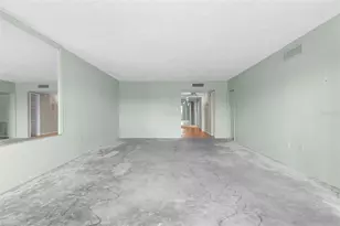 7461 W Country Club Dr N, Sarasota, FL 34243 - Photo 7