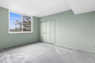 7461 W Country Club Dr N, Sarasota, FL 34243 - Photo 17