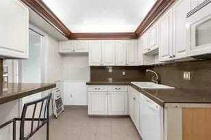 7461 W Country Club Dr N, Sarasota, FL 34243 - Photo 13