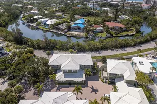 357 Tierra Mar Ln, Sarasota, FL 34242 - Photo 3