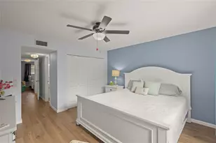 1310 Glen Oaks Dr E, Sarasota, FL 34232 - Photo 17