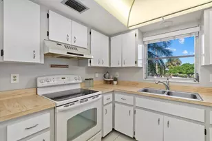 4852 Independence Dr, Bradenton, FL 34210 - Photo 13