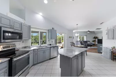 498 Lake Of The Woods Drive, Venice, FL 34293 - Photo 11