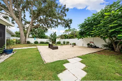 1911 Upper Beechwood Avenue, Sarasota, FL 34231 - Photo 39