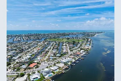 659 Key Royale Drive, Holmes Beach, FL 34217 - Photo 15