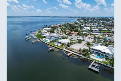 659 Key Royale Drive, Holmes Beach, FL 34217 - Photo 7