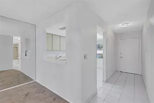 2607 Woodgate Ln, Sarasota, FL 34231 - Photo 5