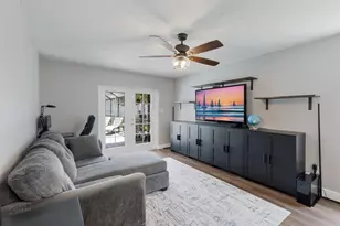 13719 Wilkes Dr, Tampa, FL 33618 - Photo 11