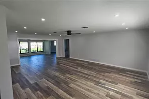 3317 Pine Valley Dr, Sarasota, FL 34239 - Photo 5