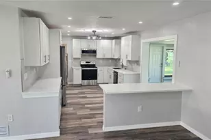 3317 Pine Valley Dr, Sarasota, FL 34239 - Photo 7