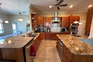 4727 Spinnaker Dr, Bradenton, FL 34208 - Photo 9