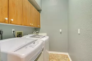 4920 Linsey Ct, Sarasota, FL 34243 - Photo 33