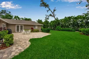 1833 Sandalwood Dr, Sarasota, FL 34231 - Photo 37