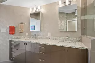 5420 Eagles Point Cir, Sarasota, FL 34231 - Photo 25