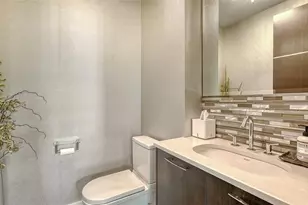 213 Cosmopolitan Ct, Sarasota, FL 34236 - Photo 9