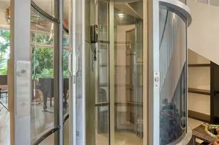 213 Cosmopolitan Ct, Sarasota, FL 34236 - Photo 9