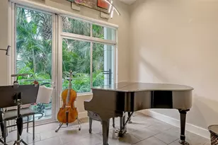 213 Cosmopolitan Ct, Sarasota, FL 34236 - Photo 5