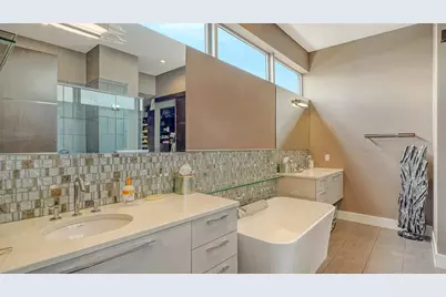 213 Cosmopolitan Court, Sarasota, FL 34236 - Photo 23