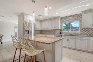 3085 Goldenrod St, Sarasota, FL 34239 - Photo 11