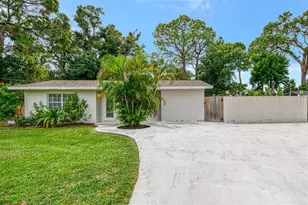 2136 Brueckner Dr, Sarasota, FL 34231 - Photo 1