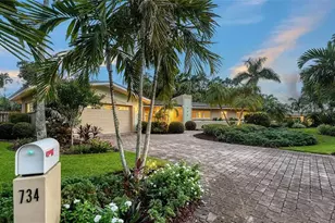 734 Indian Beach Cir, Sarasota, FL 34234 - Photo 3