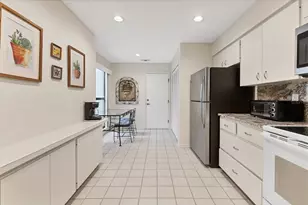 3946 Wilshire Cir E, Sarasota, FL 34238 - Photo 13