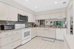 3946 Wilshire Cir E, Sarasota, FL 34238 - Photo 11