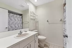 3946 Wilshire Cir E, Sarasota, FL 34238 - Photo 23