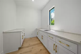 1648 Bonita Ln, Sarasota, FL 34239 - Photo 15