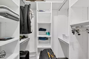 618 Eastpointe Ct, Sarasota, FL 34232 - Photo 21