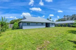 618 Eastpointe Ct, Sarasota, FL 34232 - Photo 33