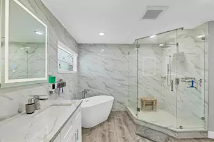 618 Eastpointe Ct, Sarasota, FL 34232 - Photo 5