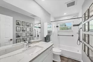 618 Eastpointe Ct, Sarasota, FL 34232 - Photo 25