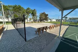 204 Freeport Dr, Sarasota, FL 34233 - Photo 9