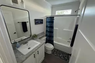 204 Freeport Dr, Sarasota, FL 34233 - Photo 23