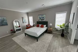 204 Freeport Dr, Sarasota, FL 34233 - Photo 17