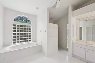 4540 Chimney Creek Dr, Sarasota, FL 34235 - Photo 9