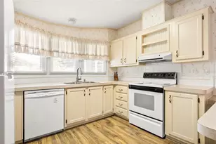 8427 Castle Garden Rd, Palmetto, FL 34221 - Photo 11