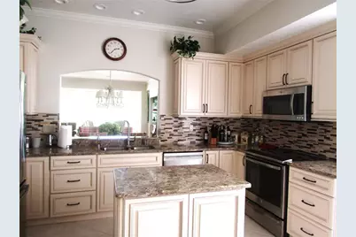 3881 Chatsworth Greene Court #20, Sarasota, FL 34235 - Photo 9