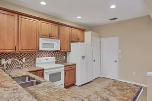 8230 72nd St E, Bradenton, FL 34201 - Photo 9