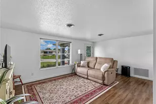 540 Oxford Dr, Venice, FL 34293 - Photo 11