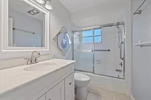 7077 W Country Club Dr N, Sarasota, FL 34243 - Photo 29