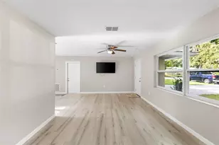 111 17th St E, Bradenton, FL 34208 - Photo 9