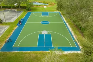 811 Fairwaycove Ln, Bradenton, FL 34212 - Photo 79