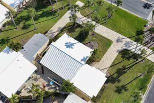 204 Hour Glass Way, Sarasota, FL 34242 - Photo 5