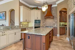 8305 Farington Ct, Bradenton, FL 34202 - Photo 11