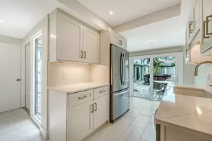 206 Hour Glass Way, Sarasota, FL 34242 - Photo 15