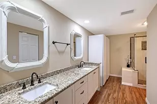 7340 Golf Pointe Cir, Sarasota, FL 34243 - Photo 27