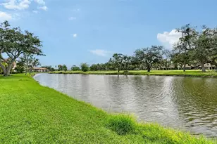 7340 Golf Pointe Cir, Sarasota, FL 34243 - Photo 41